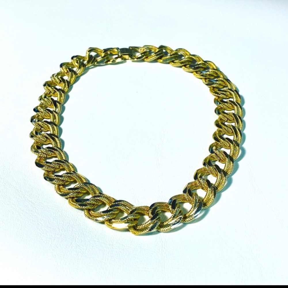 Goldette choker.